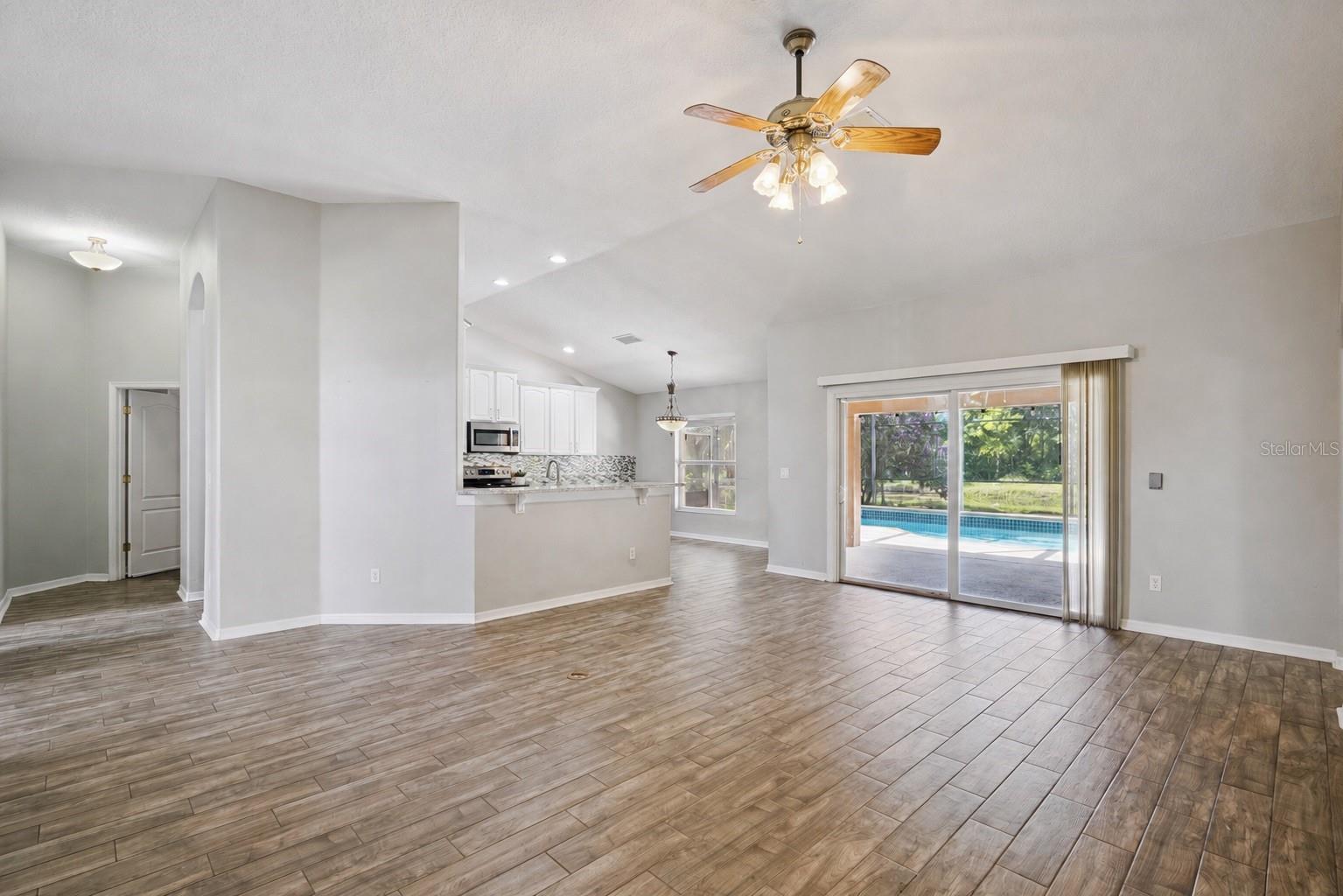5703 AUTUMN CHASE CIR