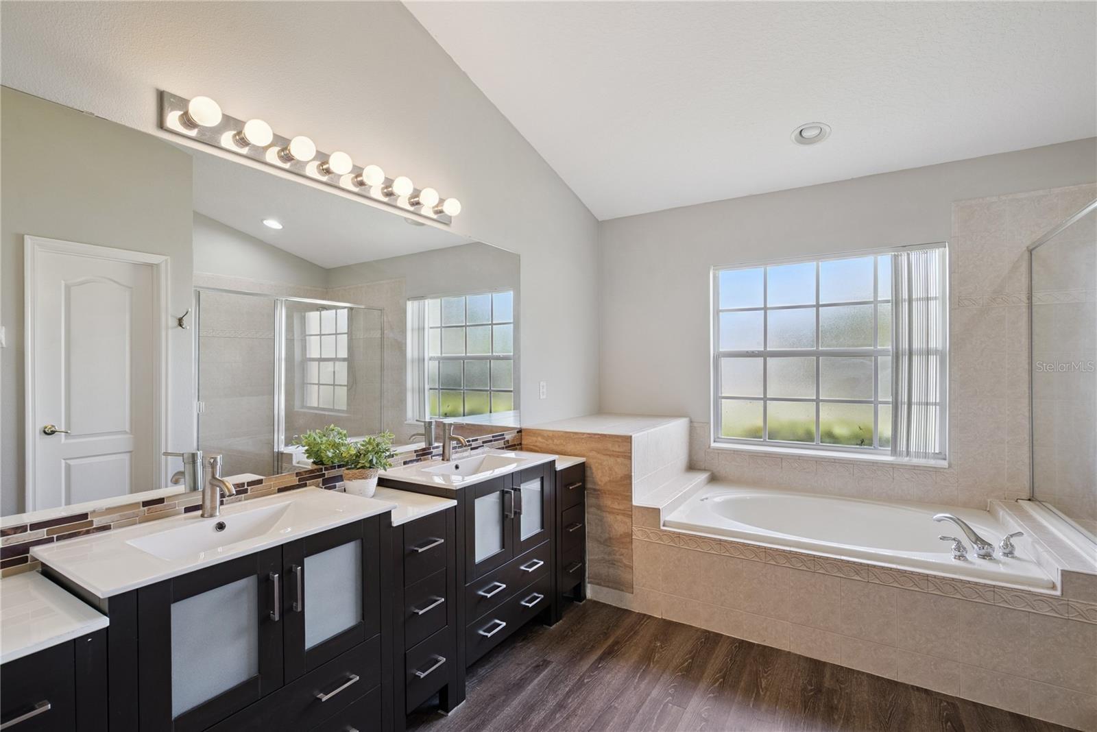 5703 AUTUMN CHASE CIR