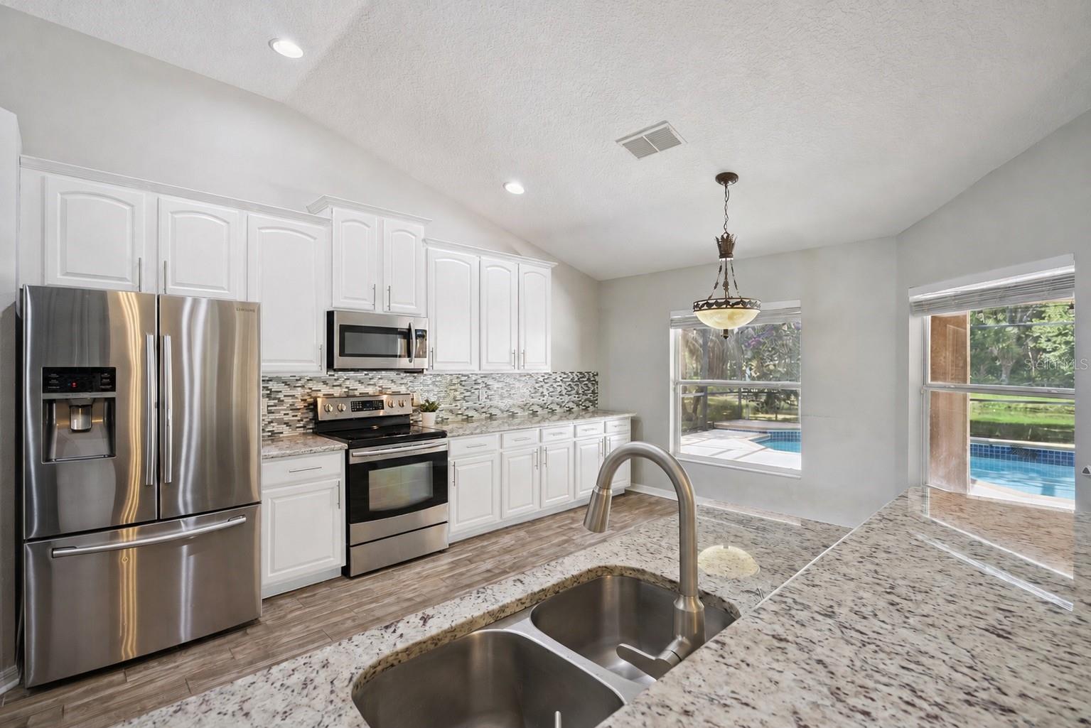 5703 AUTUMN CHASE CIR