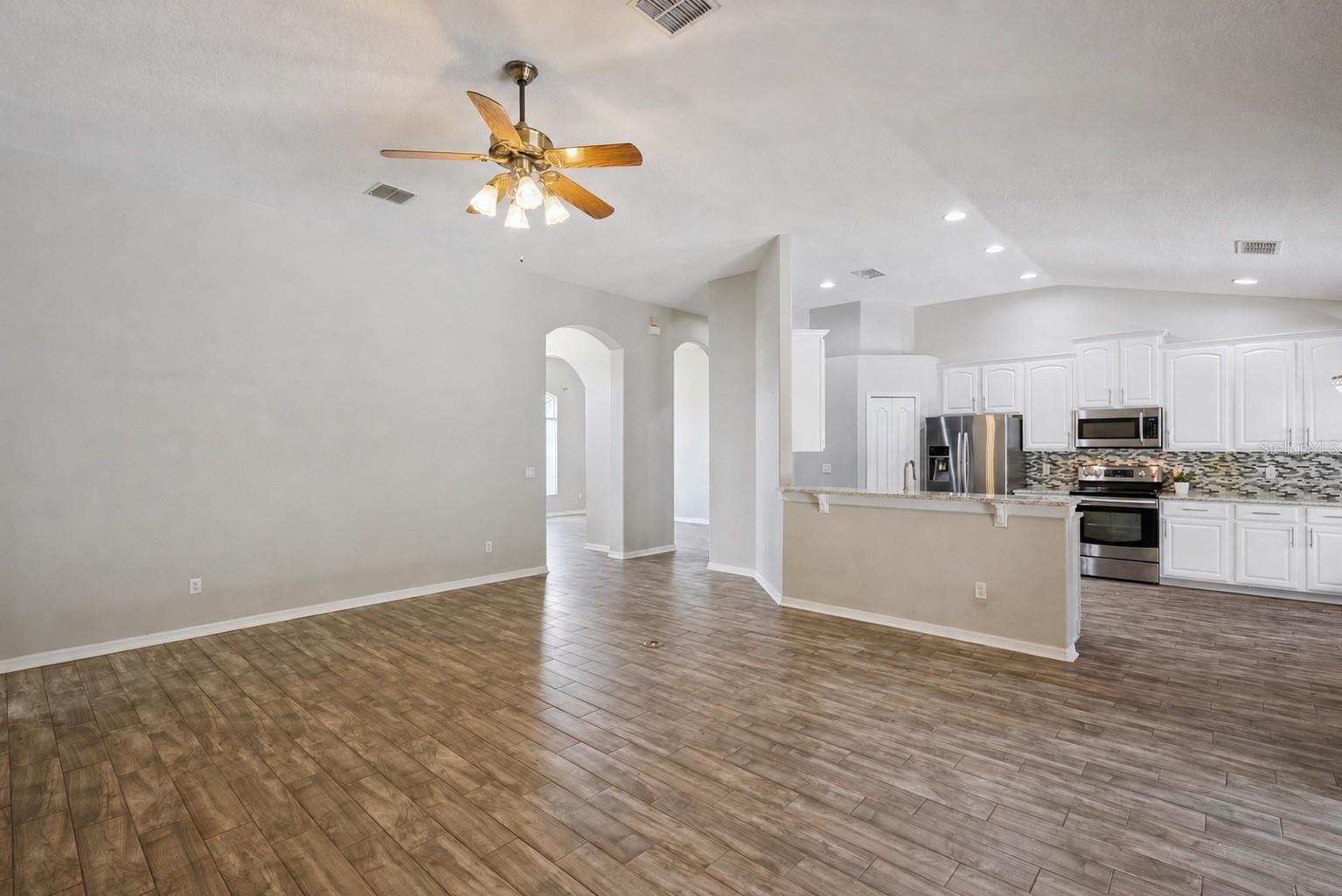5703 AUTUMN CHASE CIR