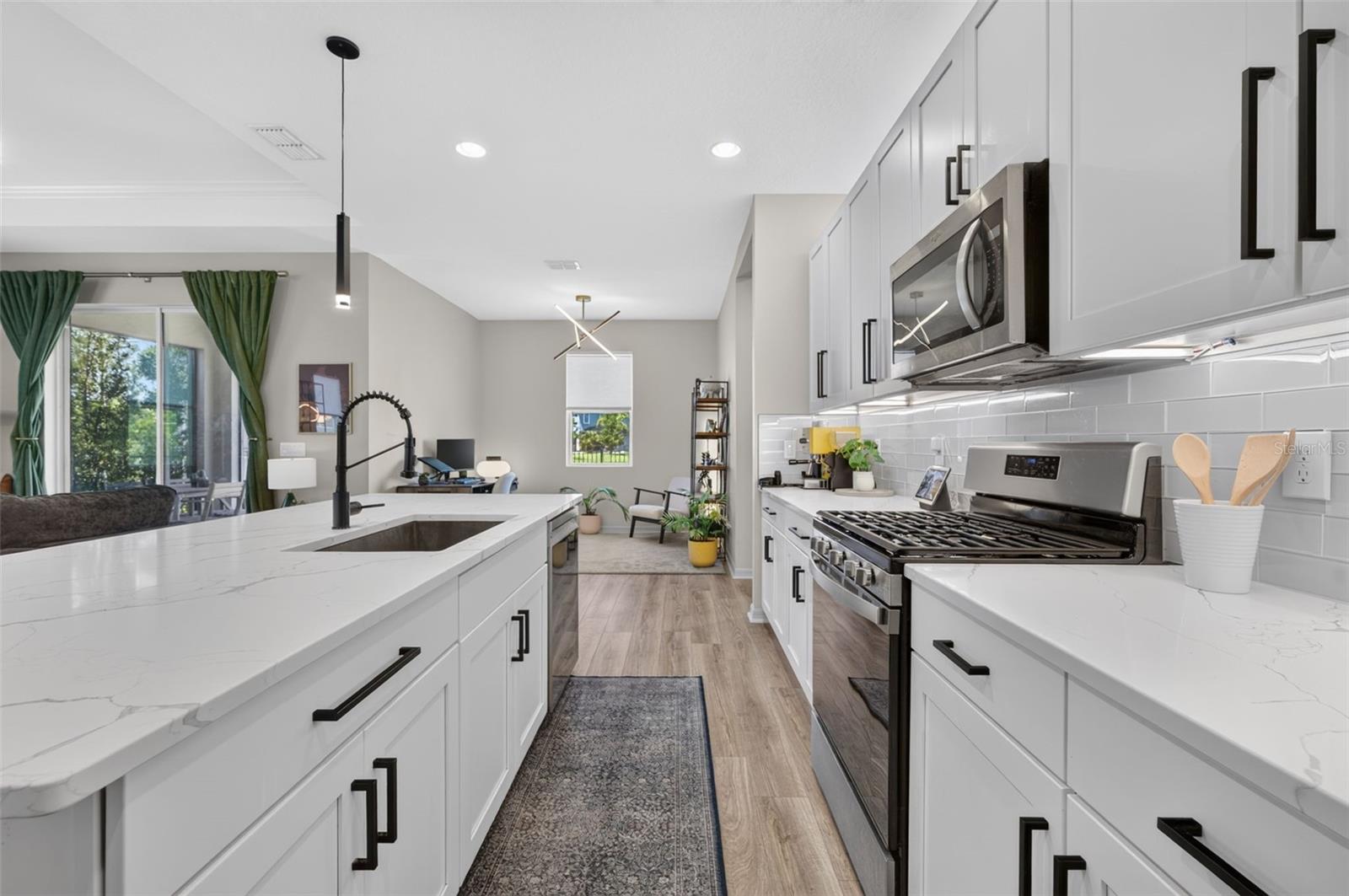 9202 MERLON DR