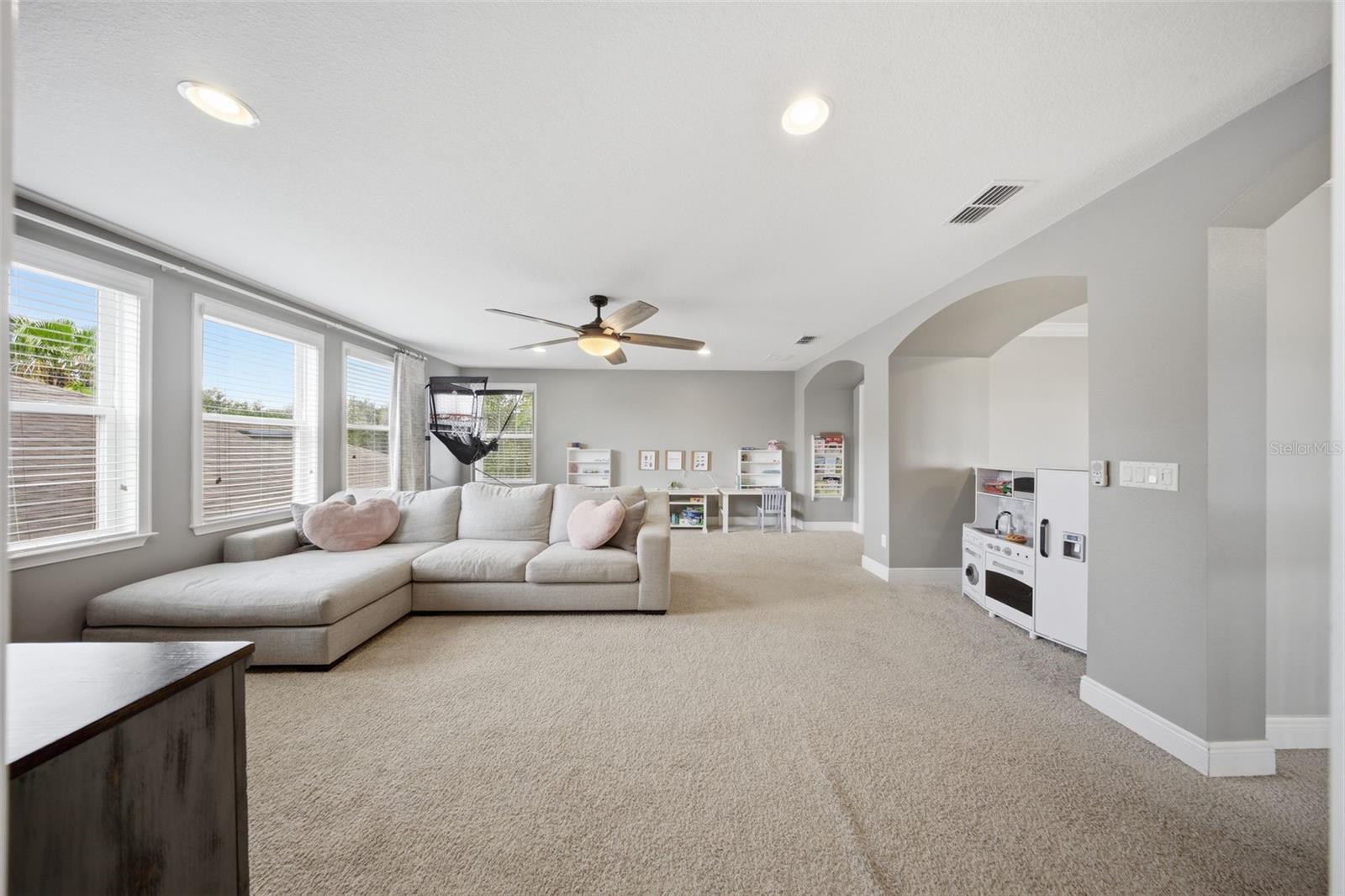 5513 THOMAS SQUARE DR