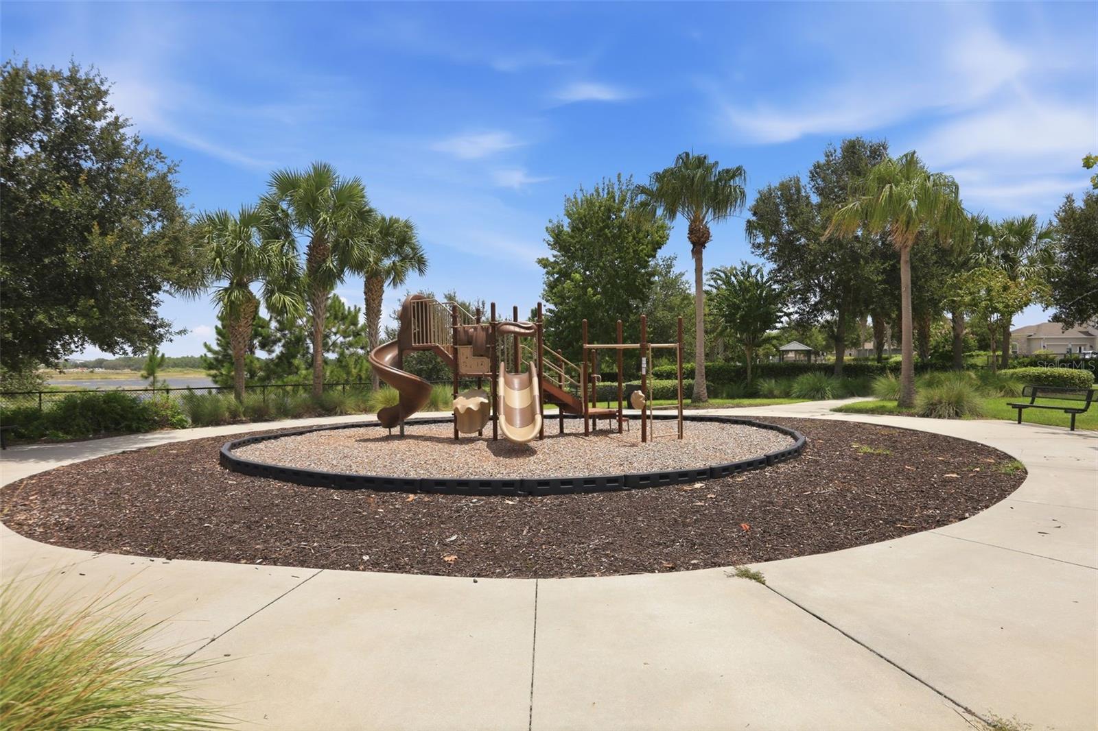 5513 THOMAS SQUARE DR