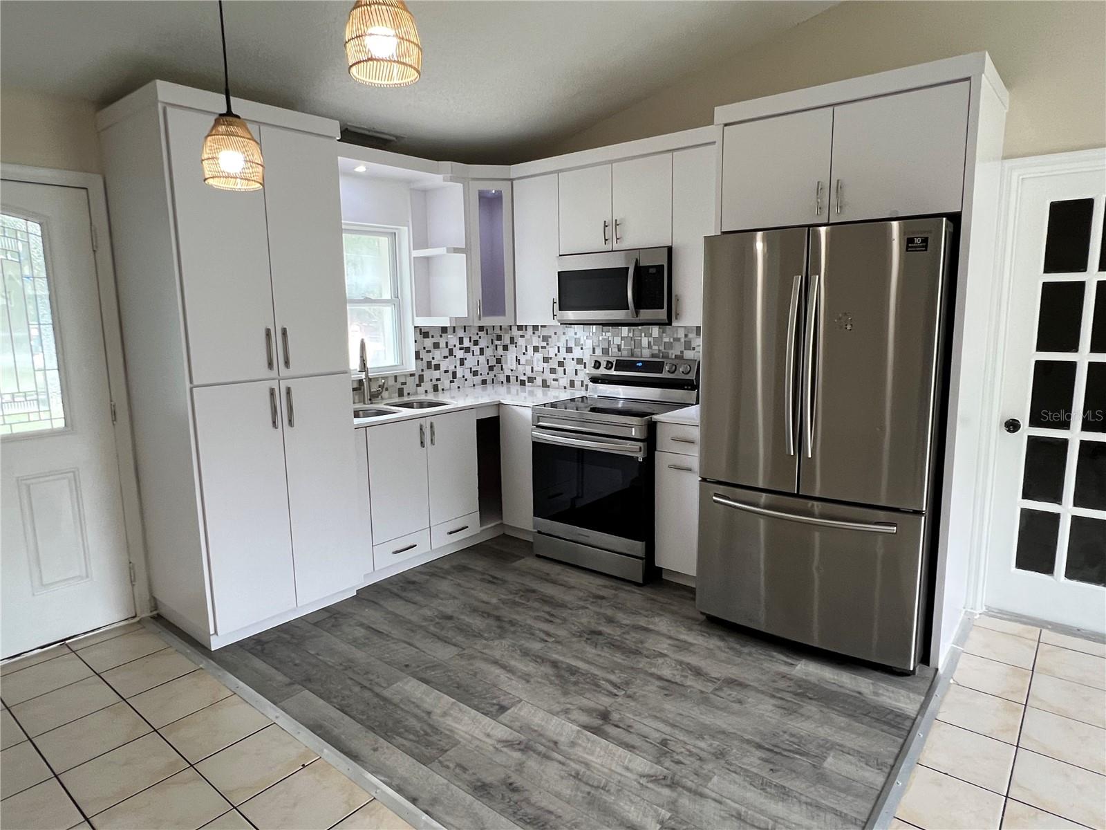 6 E THRUSH ST