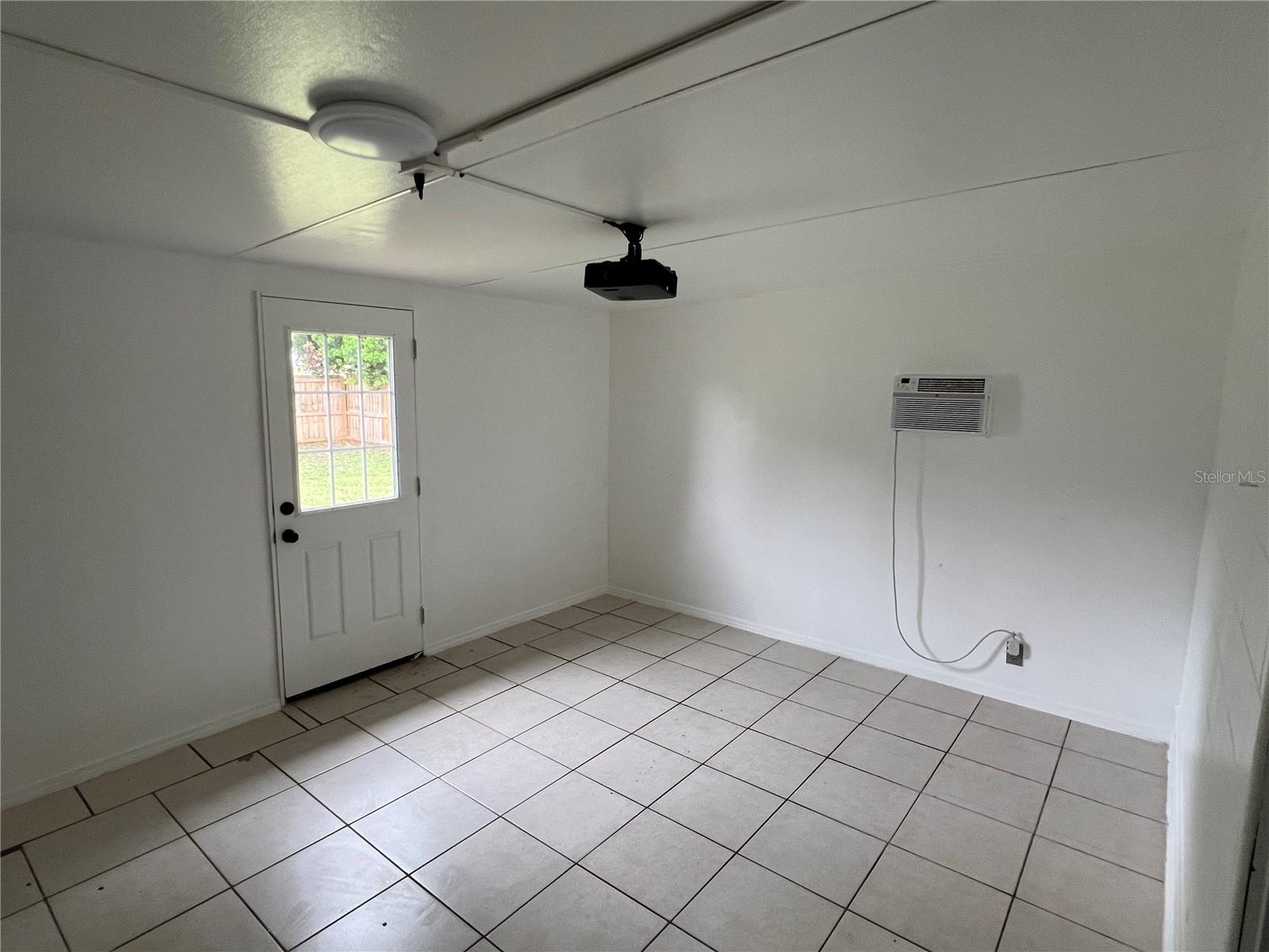 6 E THRUSH ST