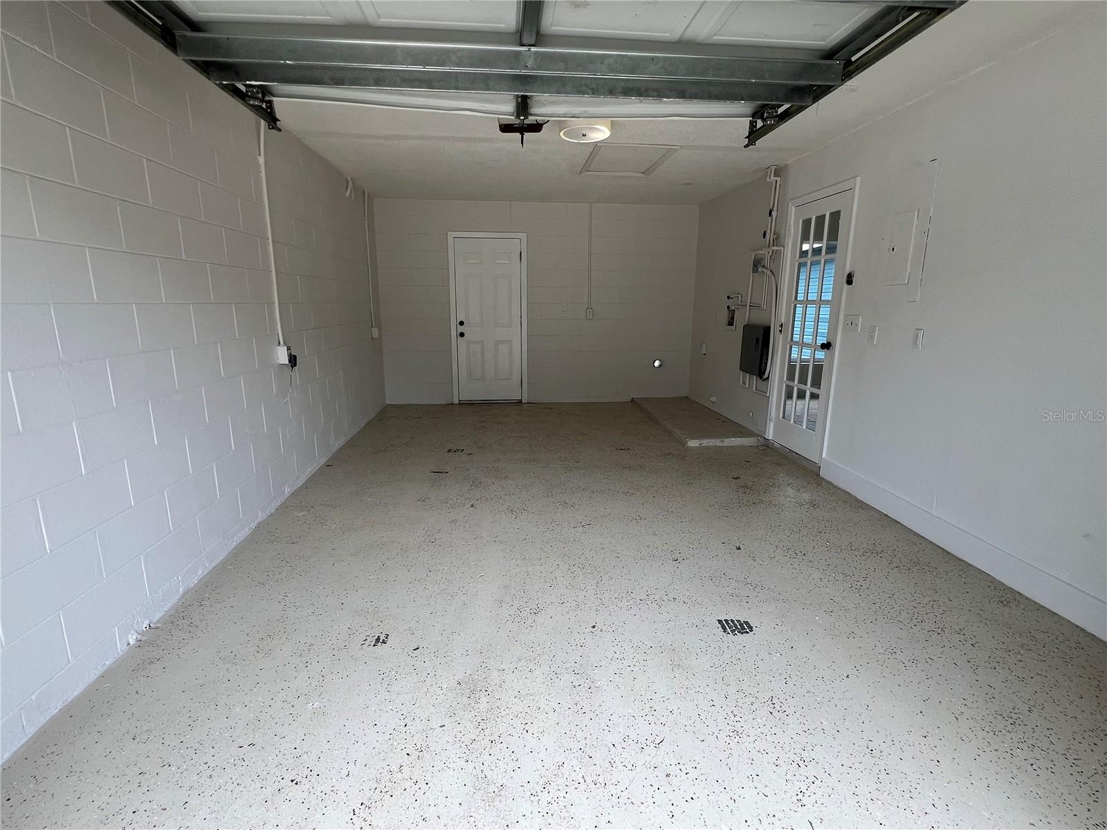 6 E THRUSH ST
