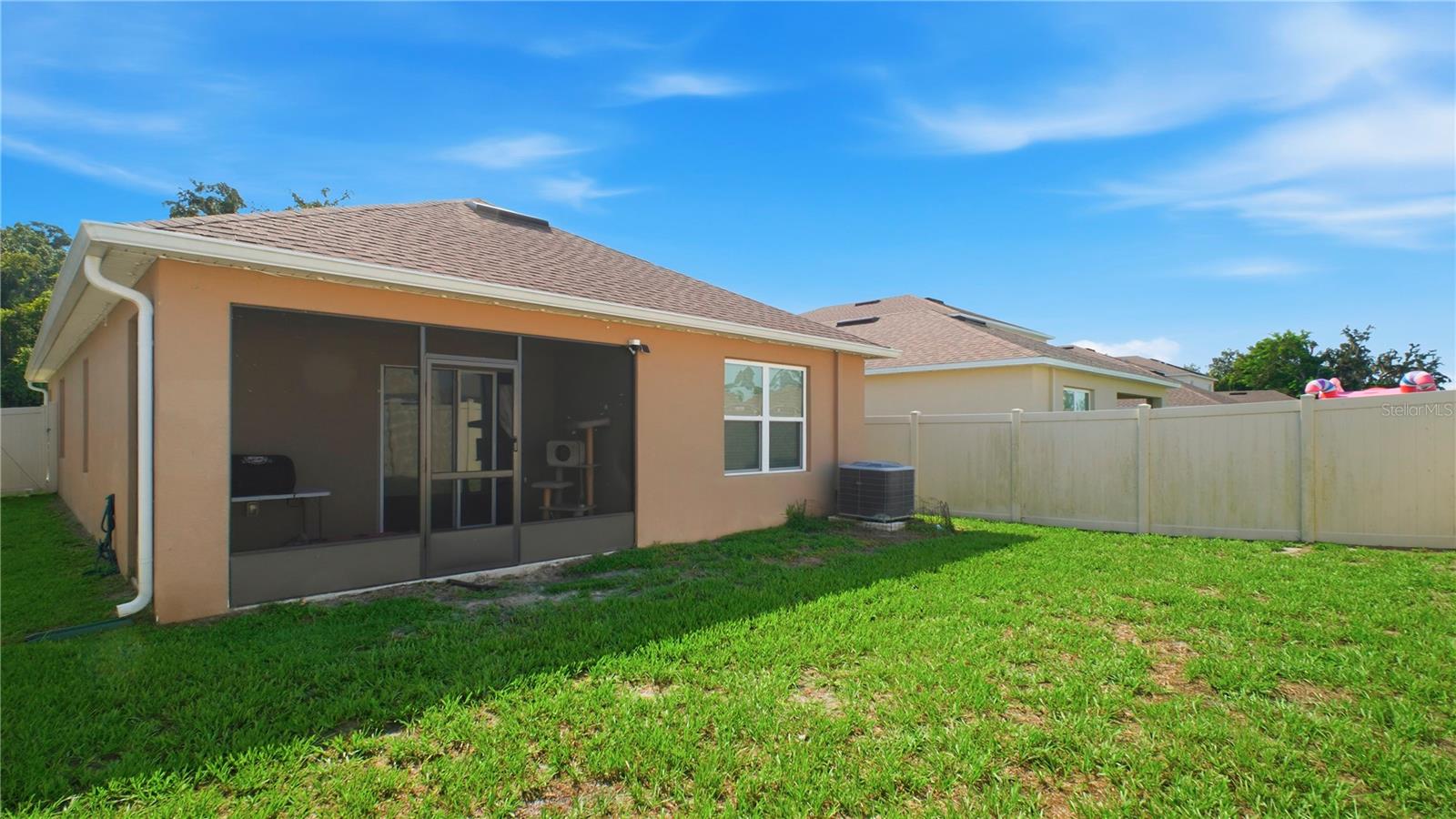 324 GINA LN