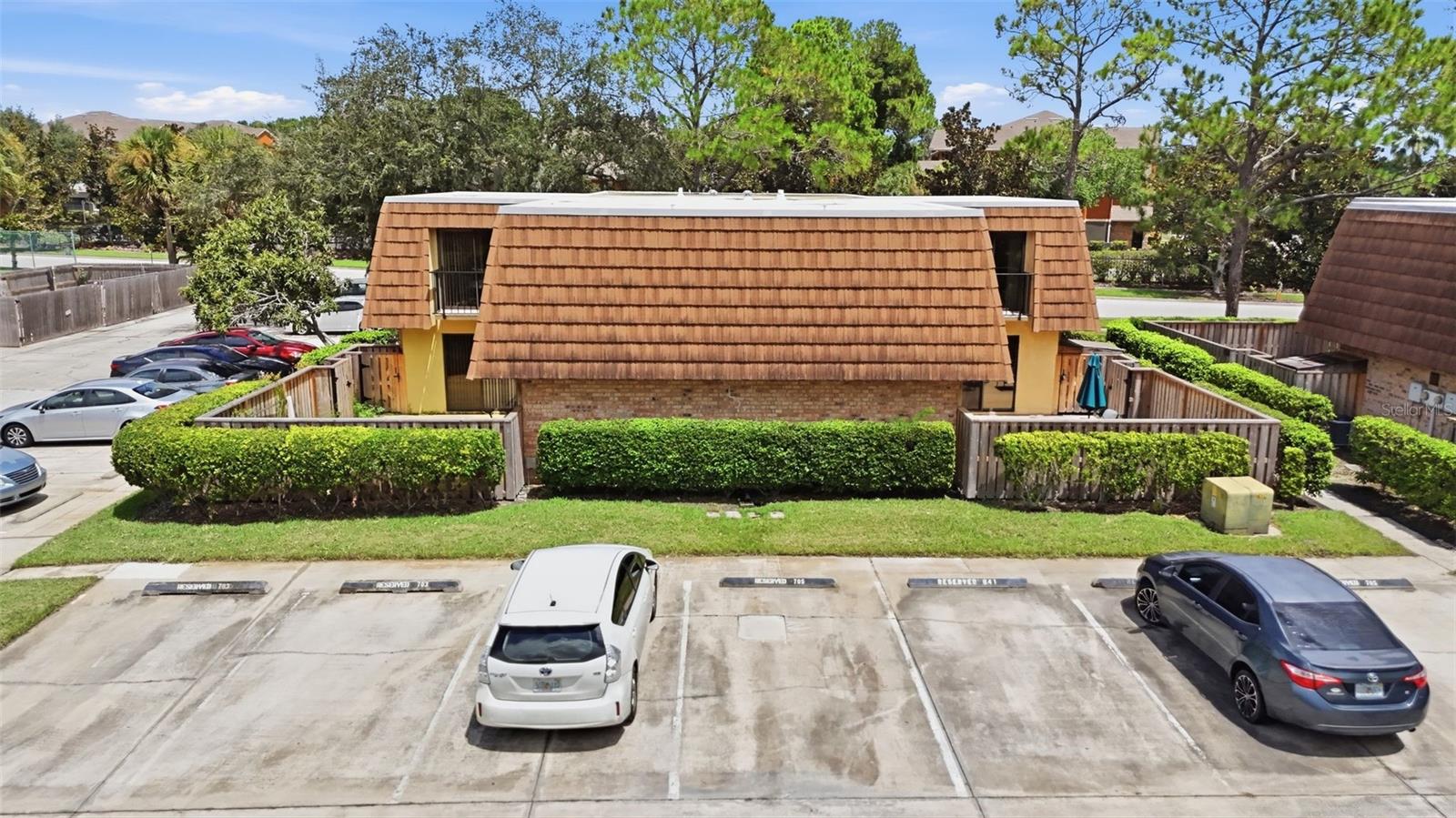 5256 CYPRESS CT #703