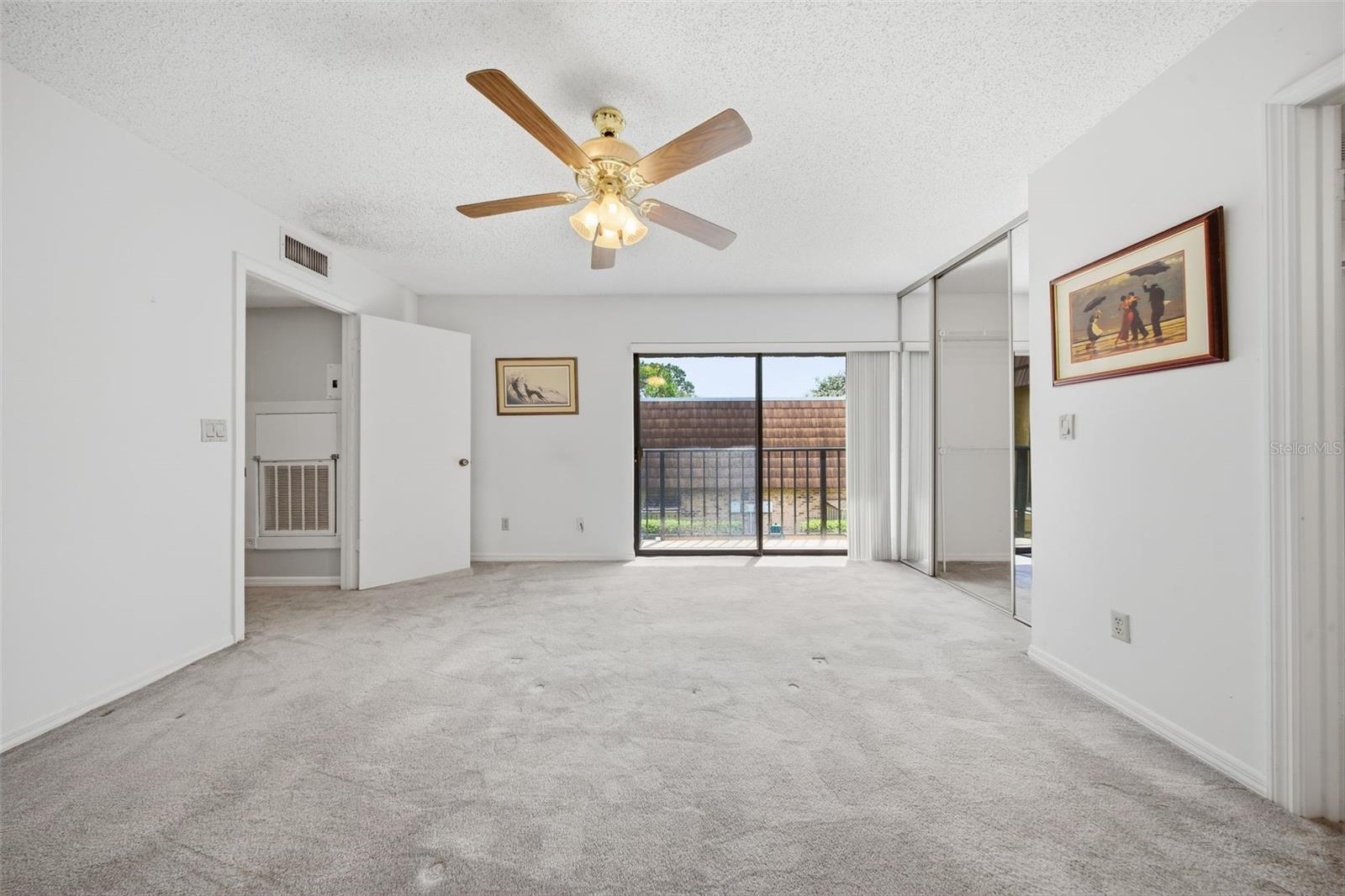 5256 CYPRESS CT #703
