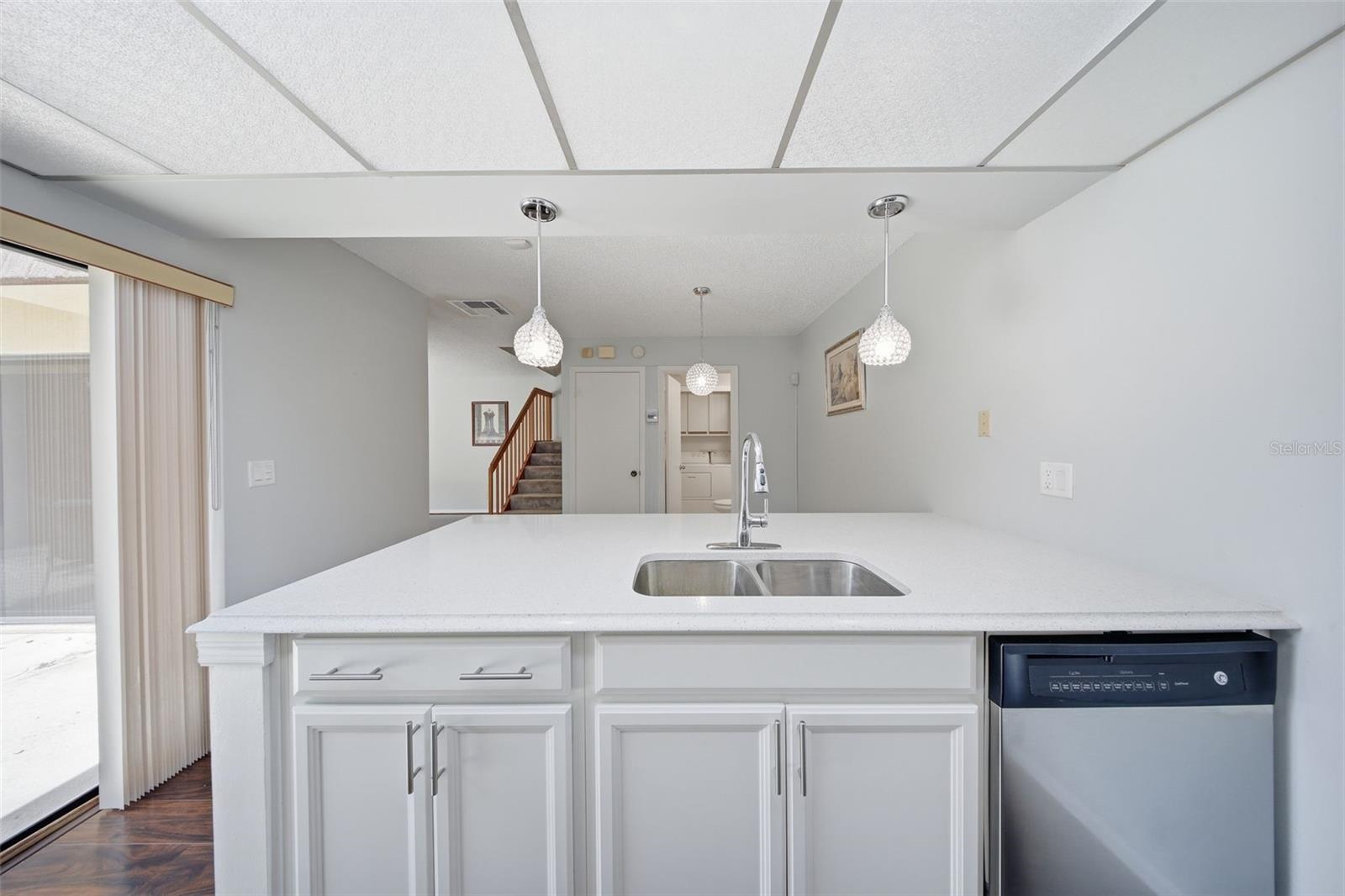 5256 CYPRESS CT #703