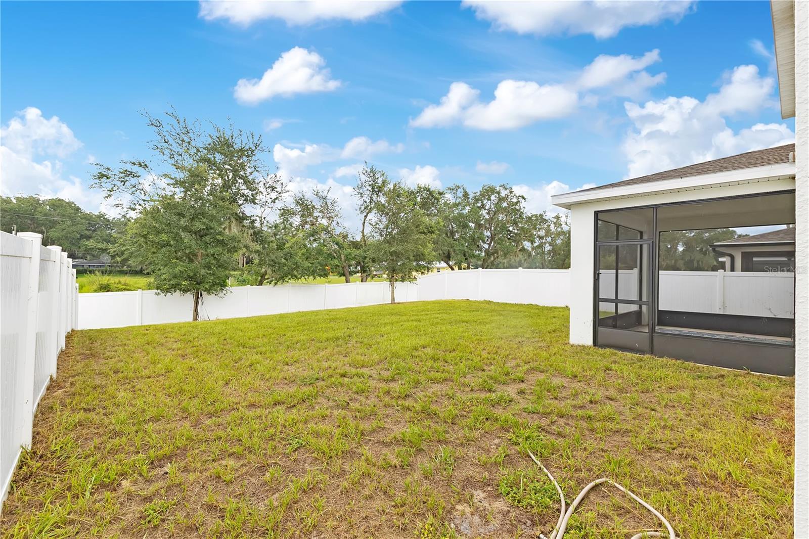 686 HERITAGE SQUARE DR