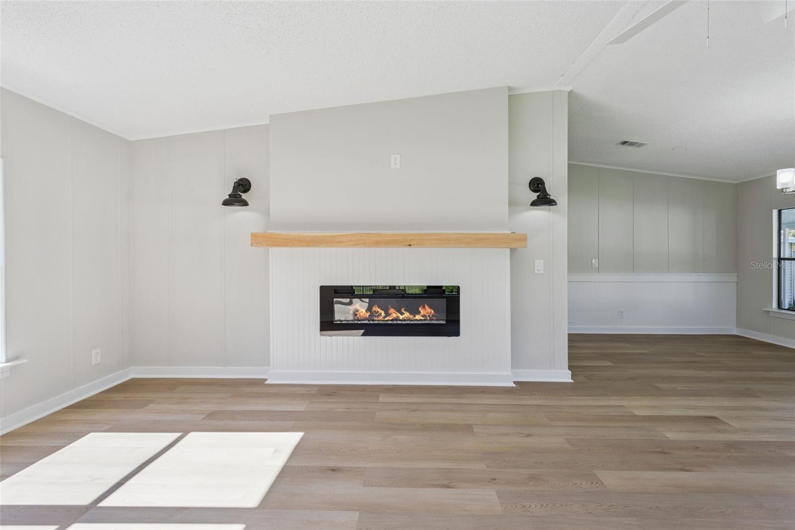 2595 E MONTE CT