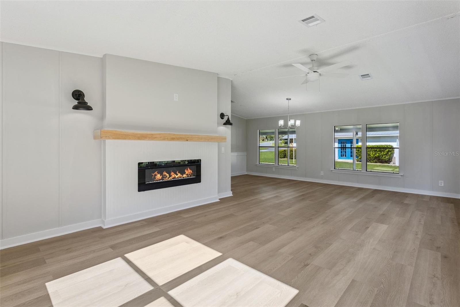 2595 E MONTE CT