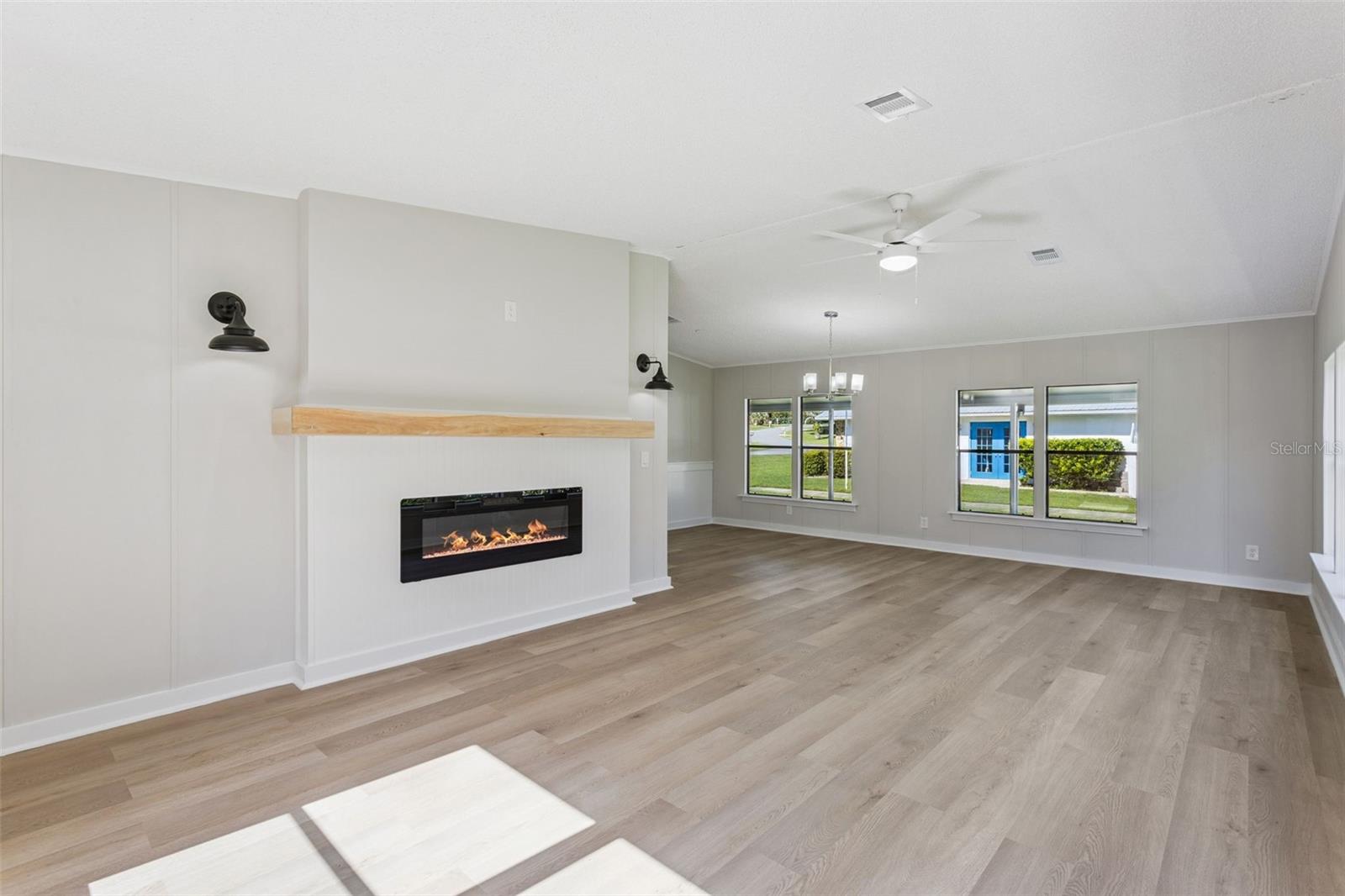 2595 E MONTE CT