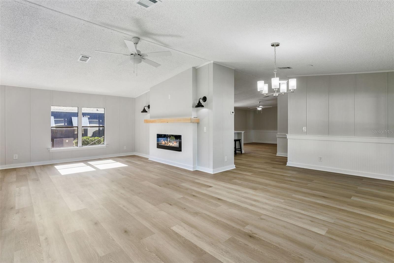2595 E MONTE CT