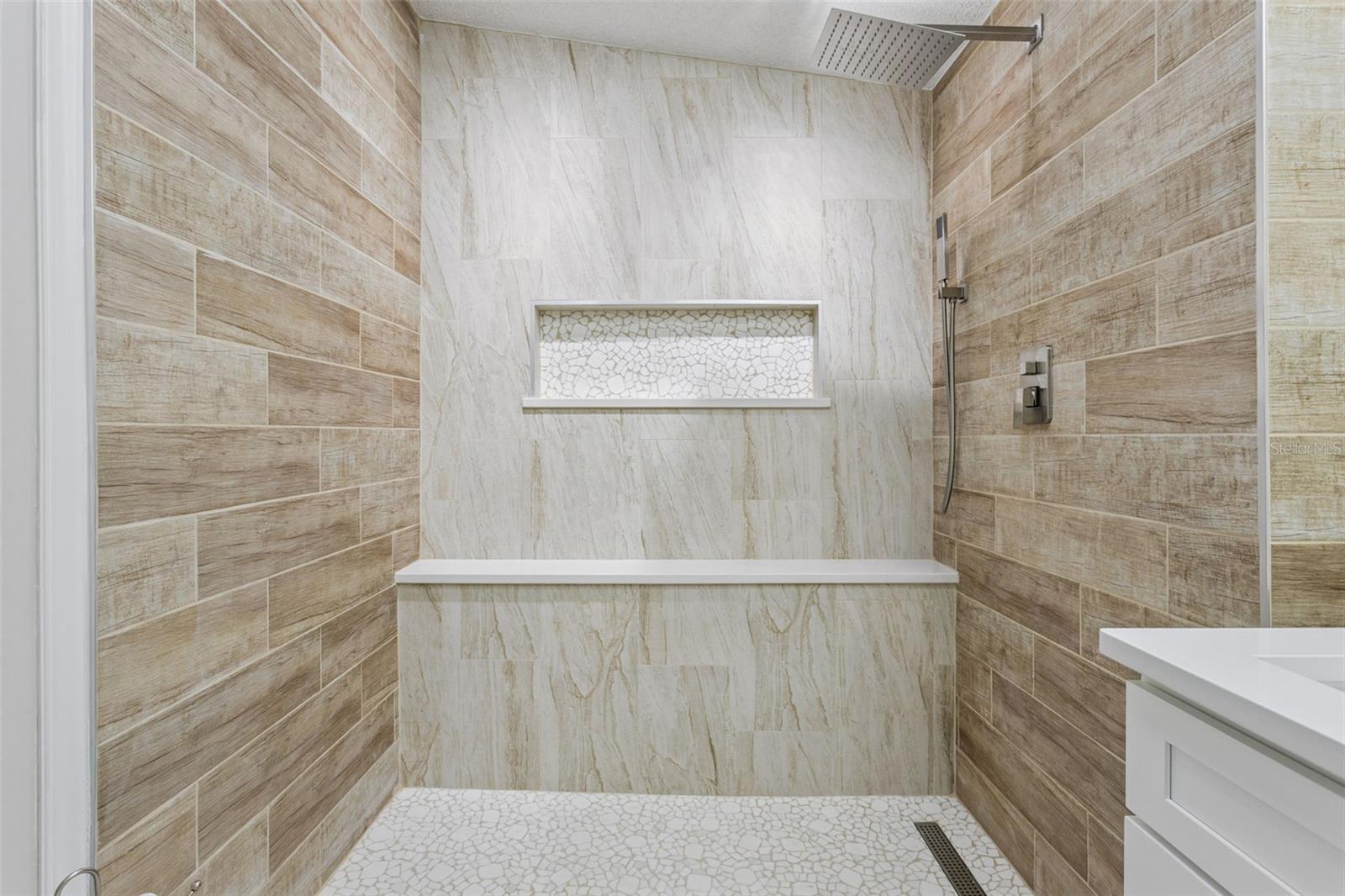 2595 E MONTE CT