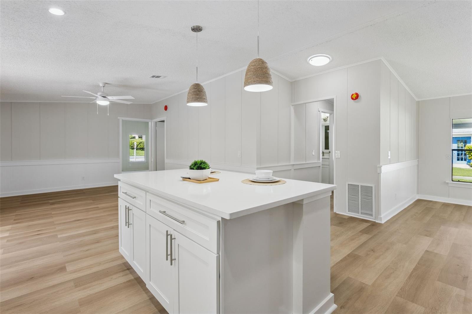 2595 E MONTE CT
