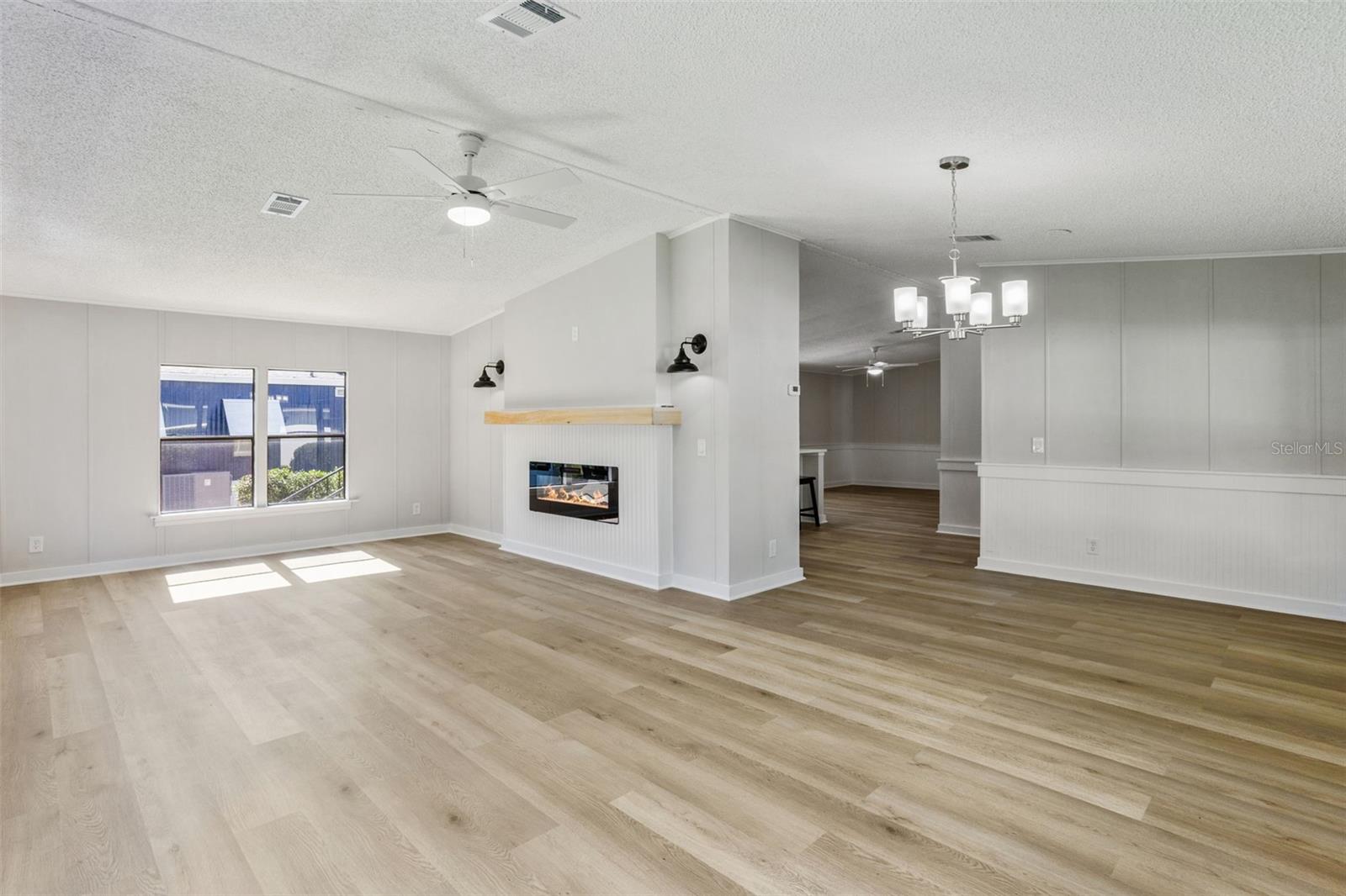 2595 E MONTE CT