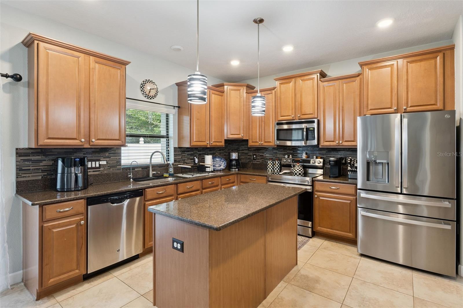 1319 GLENEAGLES LN