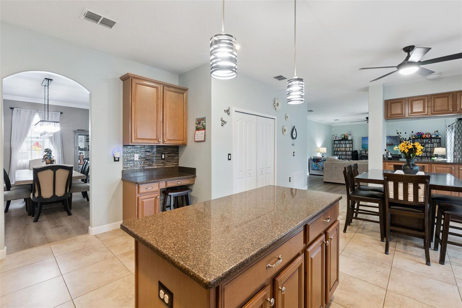 1319 GLENEAGLES LN