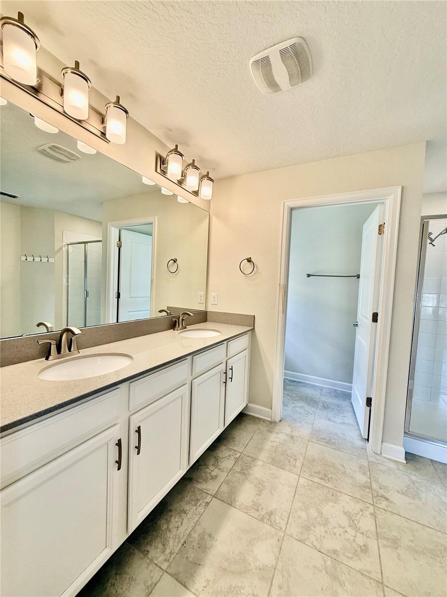 11049 VIGNETTE ALY