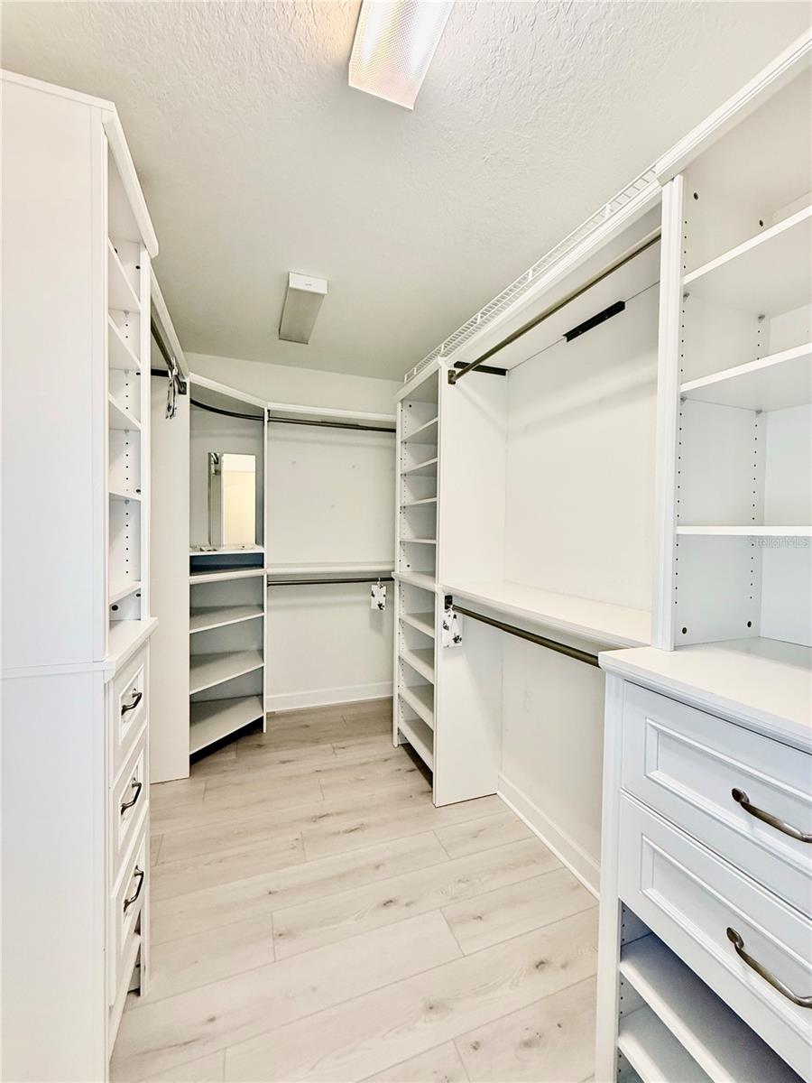 11049 VIGNETTE ALY