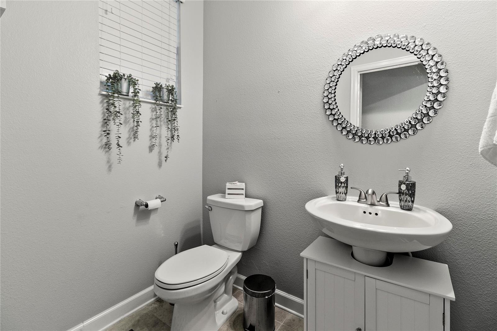 11049 VIGNETTE ALY