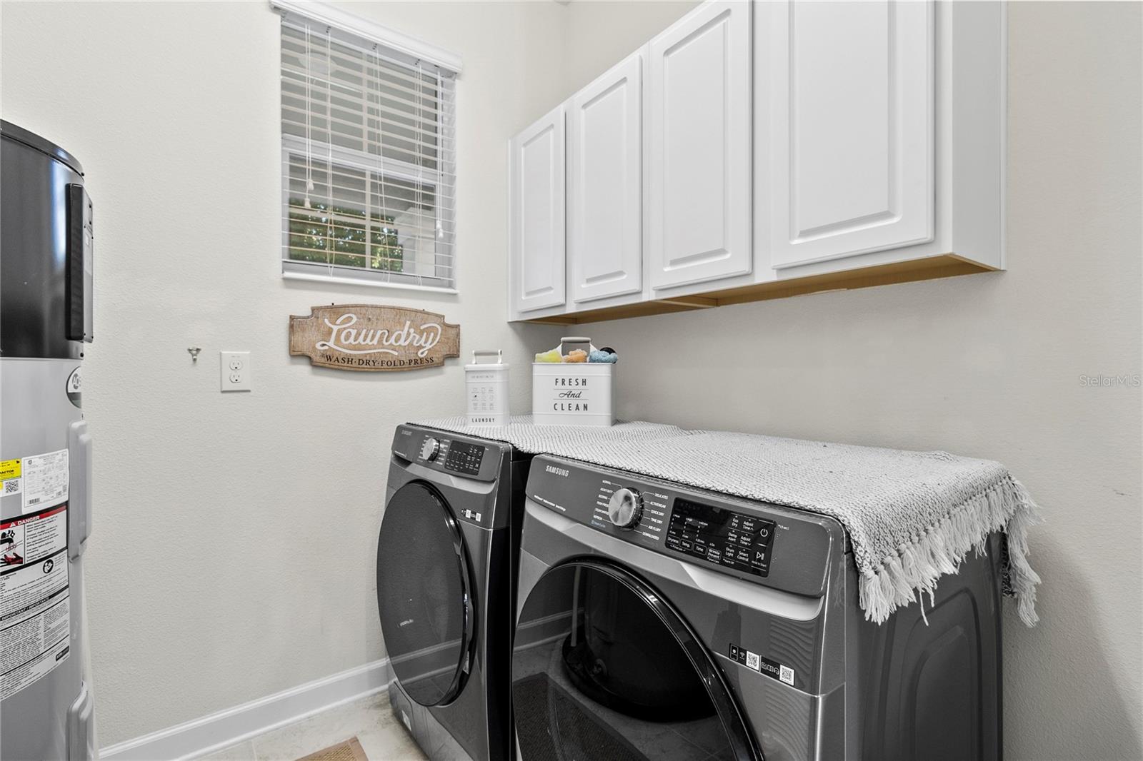 11049 VIGNETTE ALY