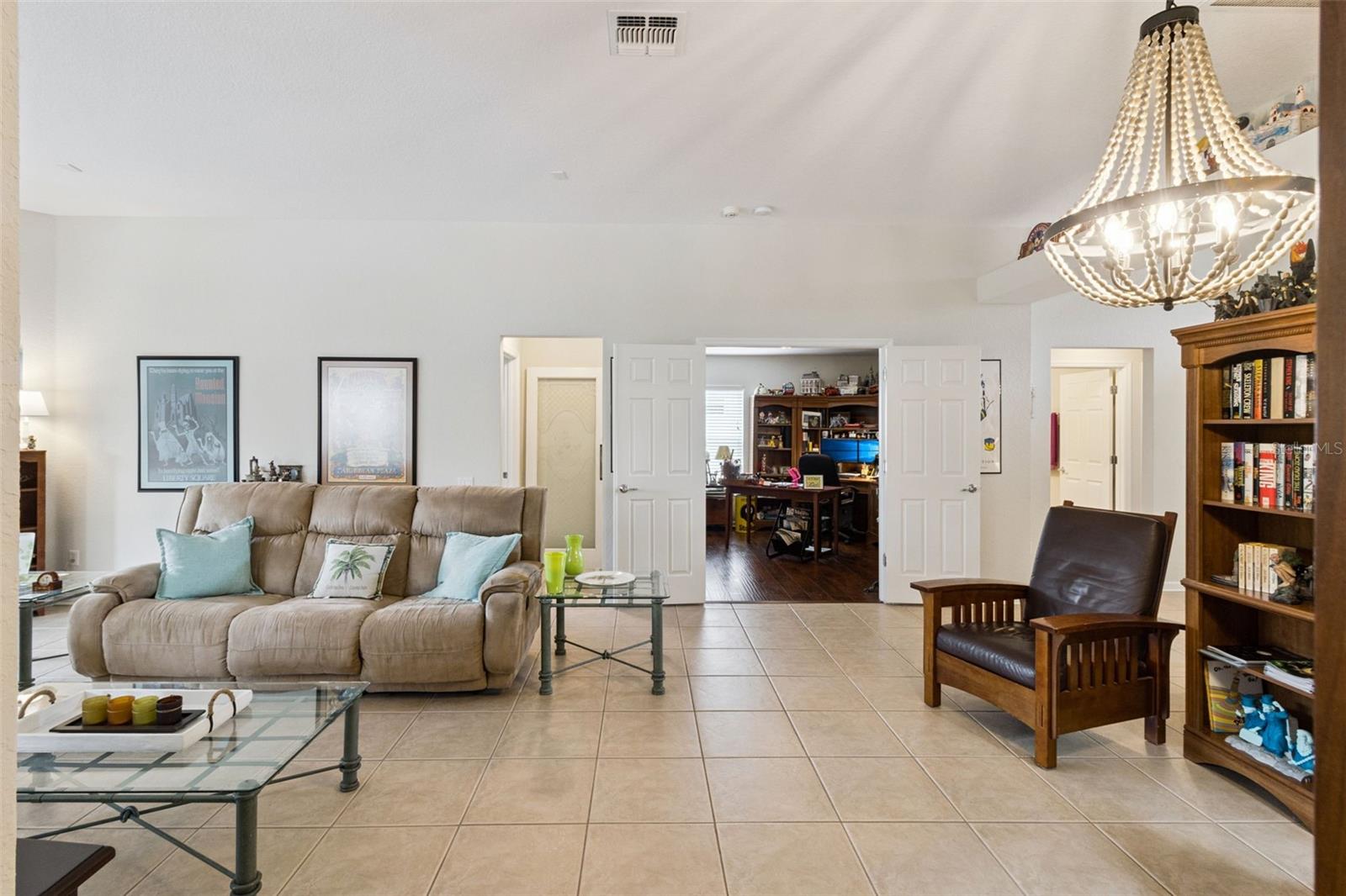 533 ARENA DR