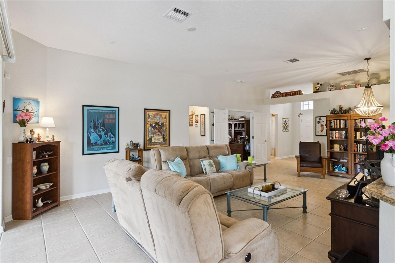 533 ARENA DR