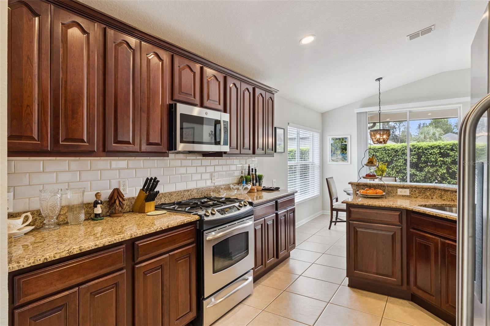 533 ARENA DR