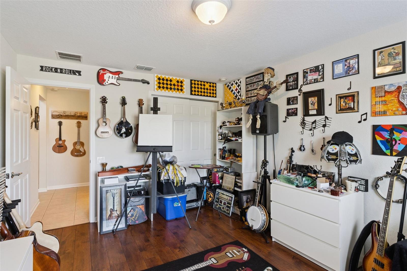 533 ARENA DR