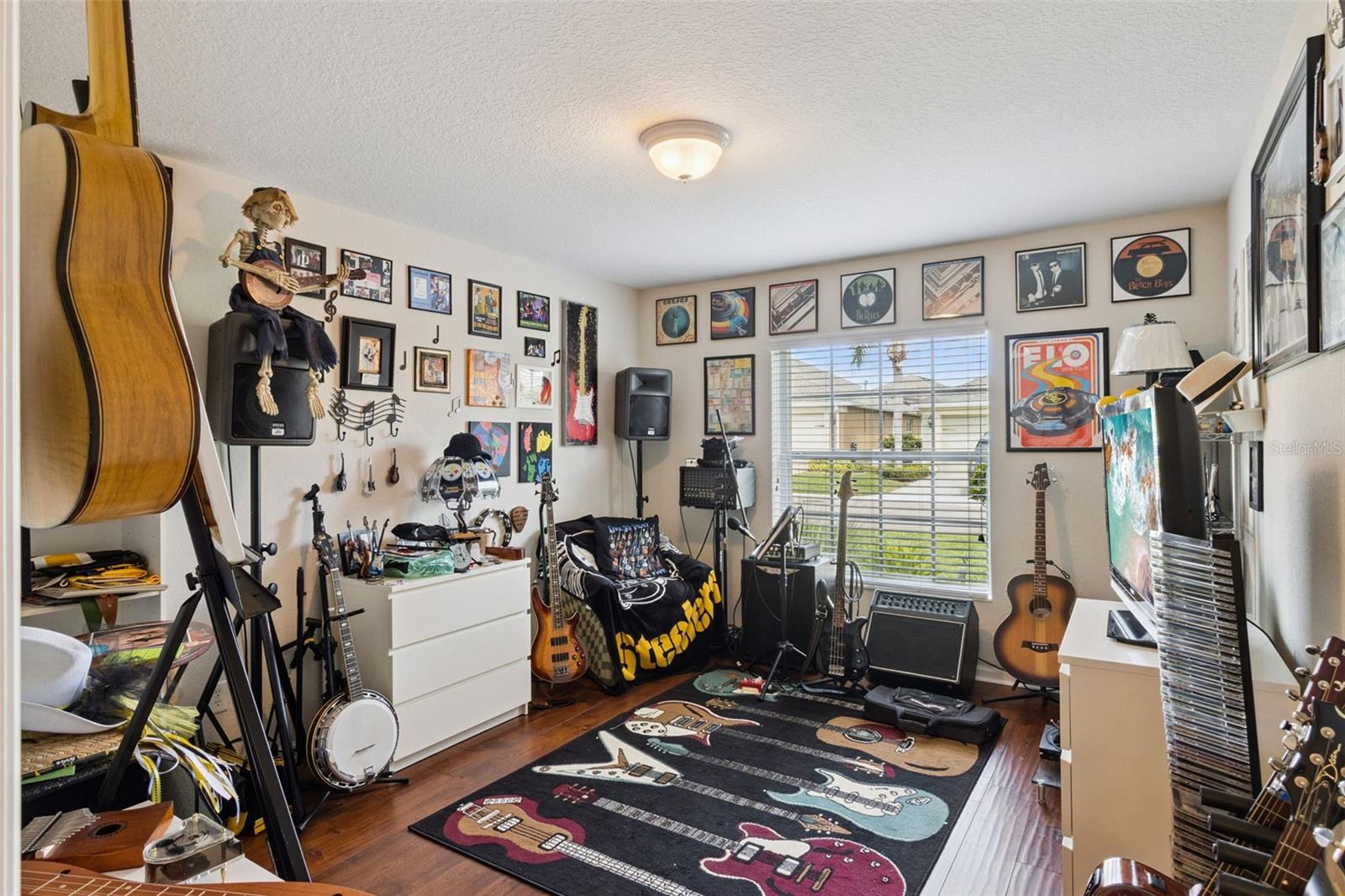 533 ARENA DR