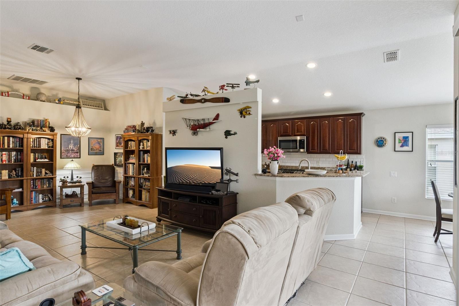 533 ARENA DR