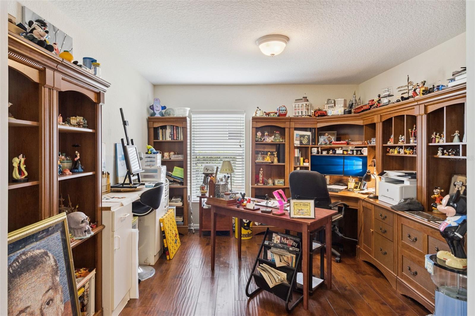 533 ARENA DR