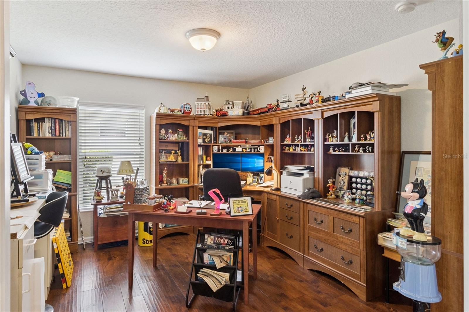 533 ARENA DR