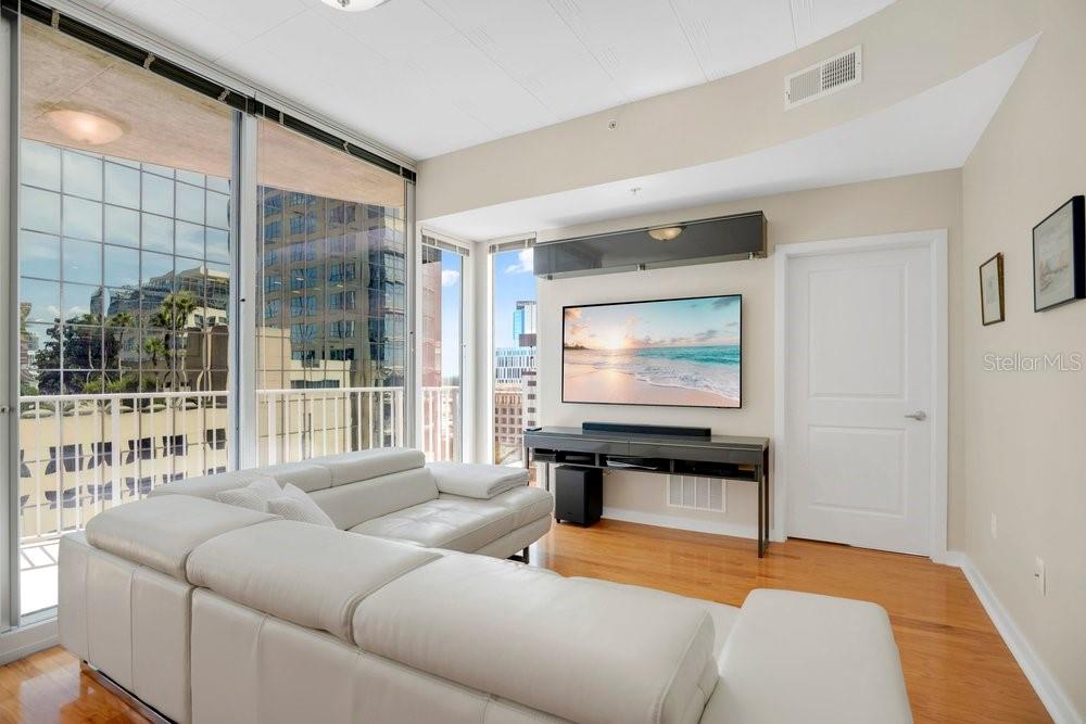155 S COURT AVE #1102