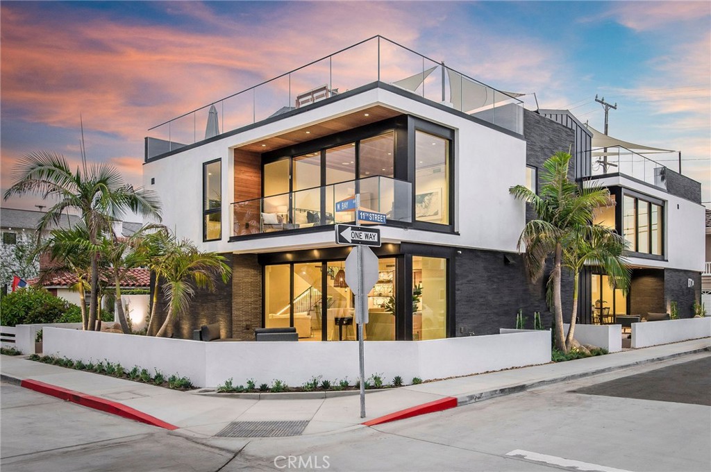 1027 W Bay Ave