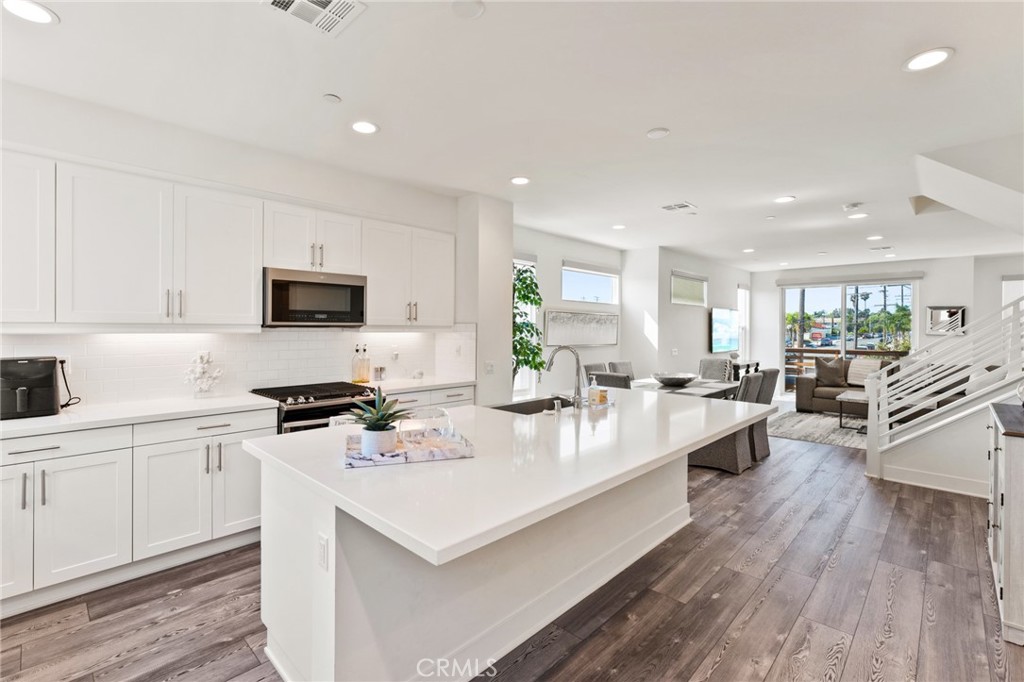 697 W 17th
