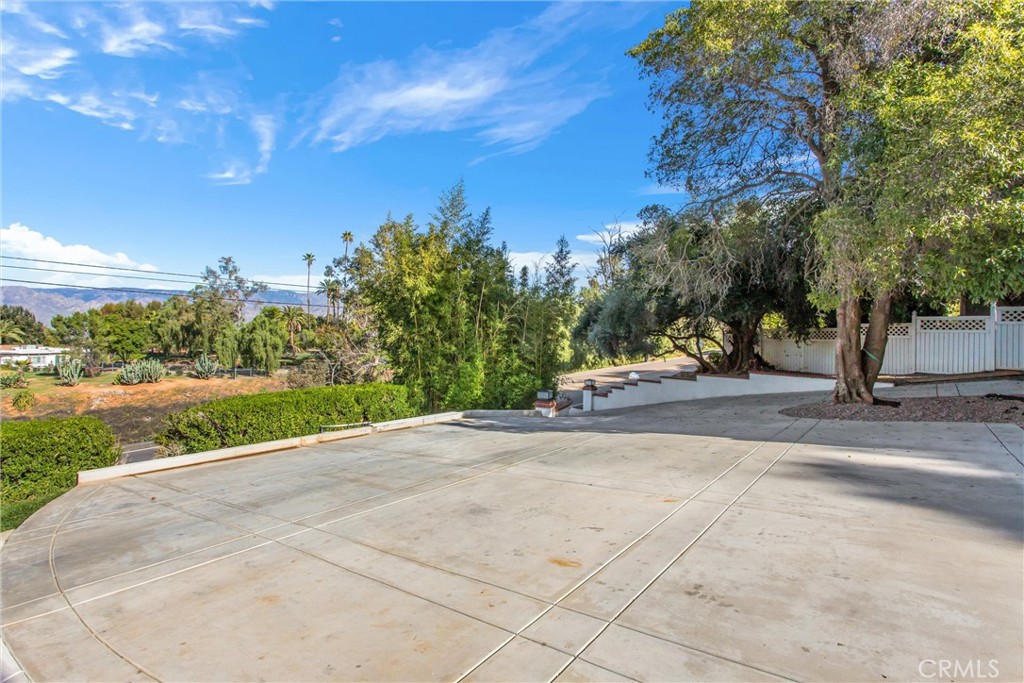 745 W Sunset Drive