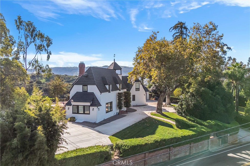 745 W Sunset Drive