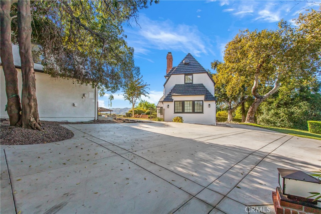 745 W Sunset Drive