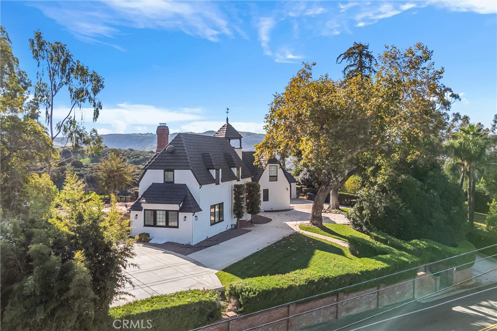 745 W Sunset Drive