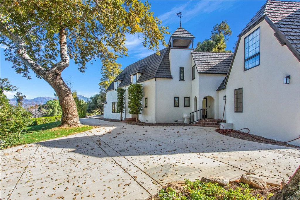 745 W Sunset Drive