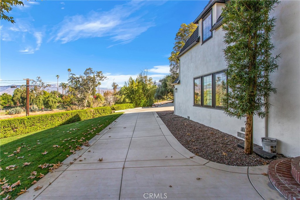 745 W Sunset Drive