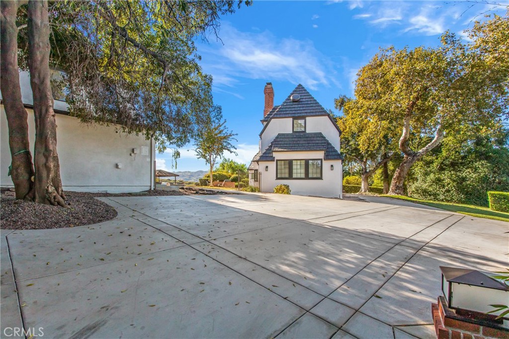 745 W Sunset Drive