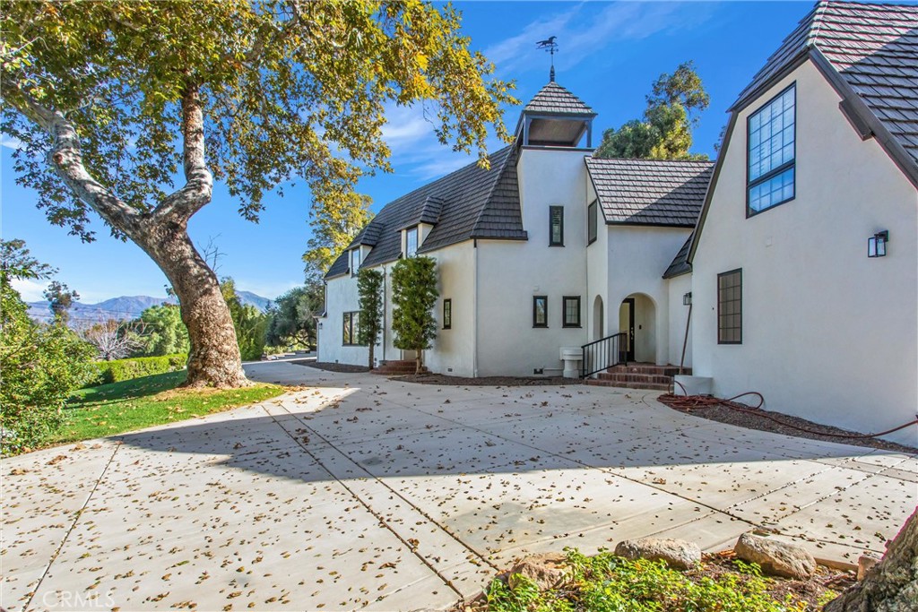 745 W Sunset Drive