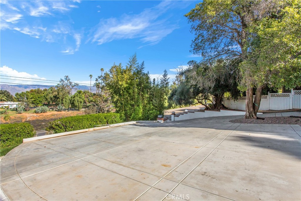 745 W Sunset Drive