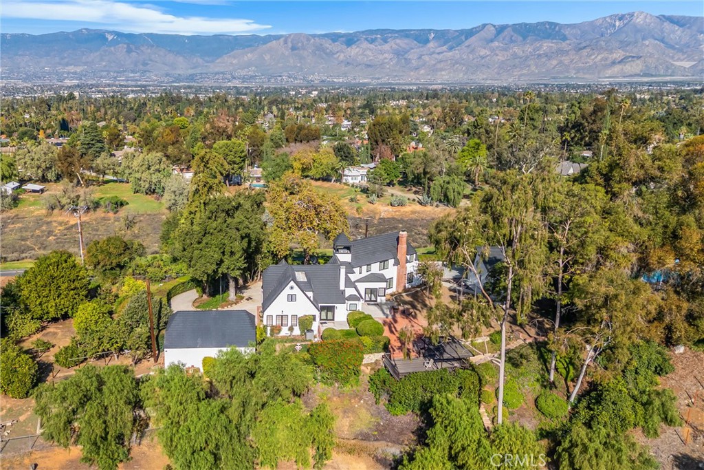 745 W Sunset Drive