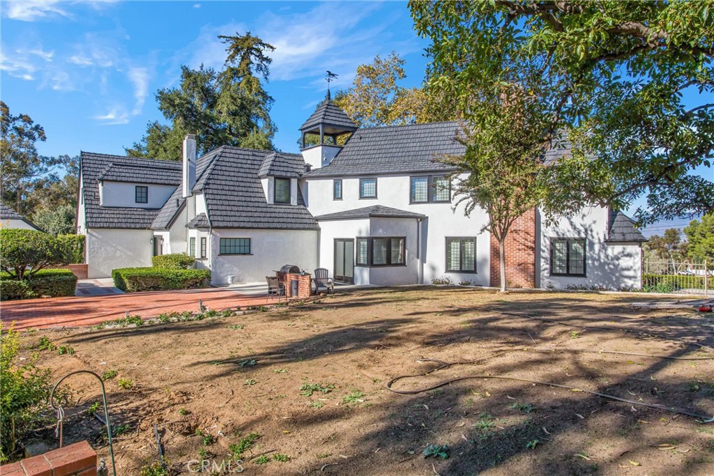 745 W Sunset Drive